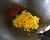 Foto langkah ke 2 dari resep Nasi Goreng Kuning.