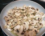 Foto del paso 4 de la receta: Pollo guisado a la cerveza con champiñones