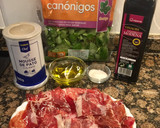 Foto del paso 1 de la receta: Ensalada de Canónigos, Foie y jamón ibérico. Sin gluten