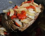 Foto del paso 3 de la receta: Bifecitos de Roast beef a la criolla - A la olla. Se desarman!