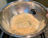 Foto langkah ke 1 dari resep Garlic Noodle with Prawn.