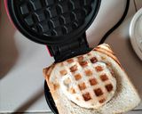 A picture of step 4 of Waffles egg sandwich.