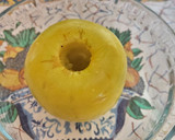 Foto del paso 1 de la receta: Manzana aromática con uvas pasas en microondas