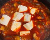 Foto langkah ke 6 dari resep Sundubu Jjigae (Korean Spicy Soft Tofu Stew).