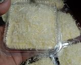 Gambar langkah 2 resipi Saltcheese cakes.