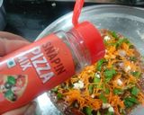 महाराष्ट्रीयन स्टाईल फ्युजन चिजी भाकरीझा (bhakri pizza recipe in marathi) रेसिपी स्टेप 7 फोटो 