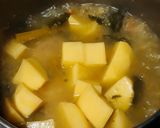 Foto del paso 5 de la receta: Caldo de quinua con papas y muslos de pollo y verduras