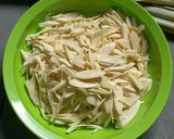Foto langkah ke 1 dari resep Oseng Umbut Jua Bawang Pruruk.