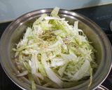 A picture of step 3 of Stir-Fried Cabbage with Dried Shrimp.