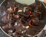 Foto langkah ke 2 dari resep 9. Tumis Jamur Kuping.