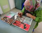 Foto langkah ke 4 dari resep Bolu gulung batik mini.
