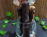 Foto langkah ke 4 dari resep Es krim lilin isi mangga lapis coklat.