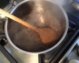 Une image de l'étape 4 de Sauce au vin, ail et champignons (pour viandes).