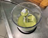 Une image de l'étape 1 de Sauce salade verte skyr citron coriandre.