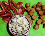 Foto del paso 1 de la receta: Repollo salteado con salchichas