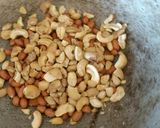 A picture of step 1 of Makhana Chiwda for Vrat.