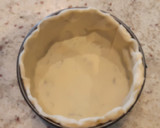 Foto del paso 3 de la receta: Quiche de gambas, puerros y calabacín