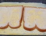 Foto langkah ke 3 dari resep Simple Breakfast Toast.
