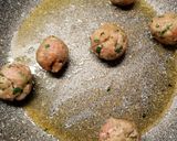 Foto del passaggio 5 della ricetta Polpette al sugo