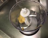 Une image de l'étape 1 de Sauce salade moutarde câpres.