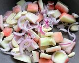 Gambar langkah 3 resipi Masak Lemak Putih Kulit Tembikai.