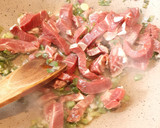 Foto del paso 1 de la receta: Guiso de carne y fideos súper express