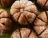 A picture of step 4 of Biscoff pumpkin peda.