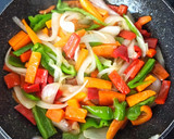 Foto del paso 2 de la receta: Fideos de arroz con pollo, setas y verduras 🍝