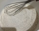 Foto langkah ke 1 dari resep Banana kismis cake.