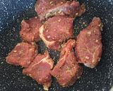 Foto langkah ke 3 dari resep Tuscan Ribeye Black Pepper Stew.