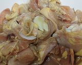Hình bước làm 2 của món Gà Adobo - Philippin