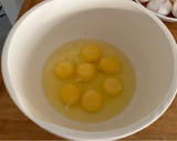 Foto del paso 5 de la receta: Tortilla de espárragos trigueros con gambas