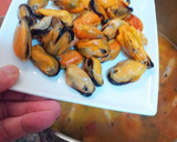 Foto del paso 21 de la receta: Sopa de mariscos a los tres caldos e infusionada con azafrán