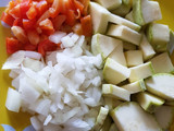 Arroz con pollo y verduras salteadas