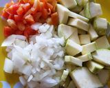 Foto del paso 1 de la receta: Arroz con pollo y verduras salteadas