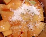 A picture of step 3 of Papaya shake.