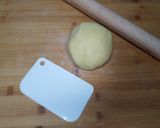 A picture of step 5 of Bocconotti Romani.