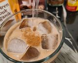 Foto langkah ke 3 dari resep Homemade Iced Cinnamon Mocha Latte (Low Caffeine).