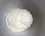 Hình bước làm 1 của món Pizza cá hồi xúc xích thịt xông khói