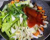 Foto langkah ke 6 dari resep Tuna Gortep Cah Sayur.