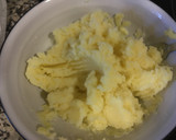 Foto del paso 5 de la receta: Pascualina con puré de papas y ensalada