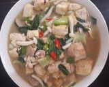 Foto langkah ke 5 dari resep Jamur Shimeji campur tahu sosis udang dan pokcoy.