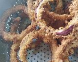 A picture of step 4 of Crunchy onion rings.