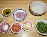 Foto del paso 2 de la receta: Empanadas de camarones, queso y salsa de cilantro