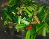 Foto langkah ke 6 dari resep Tumis Sawi Hijau Pindang Cuek.