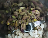 காஜு பிஸ்தா கொழுக்கட்டை ரெசிபி ஸ்டேப் 4 புகைப்படம்