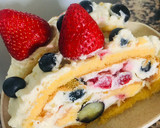 Foto del paso 6 de la receta: PIONONO CON MUCHA CREMA CHANTILLY, FRUTILLAS Y ARANDANOS🫔🍓🫐🫔🫐🍓🫔🍓🫐