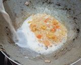 A picture of step 2 of White sauce pasta with Indian twist.