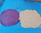 Foto del passaggio 3 della ricetta Pane alle rose con barbabietola e olio evo