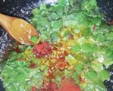 Une image de l'étape 2 de Ojja merguez recette tunisienne.